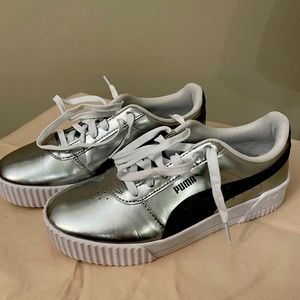 PUMA Silver and black sparkle sneakers. Super cool and fun!!!! Size 7
